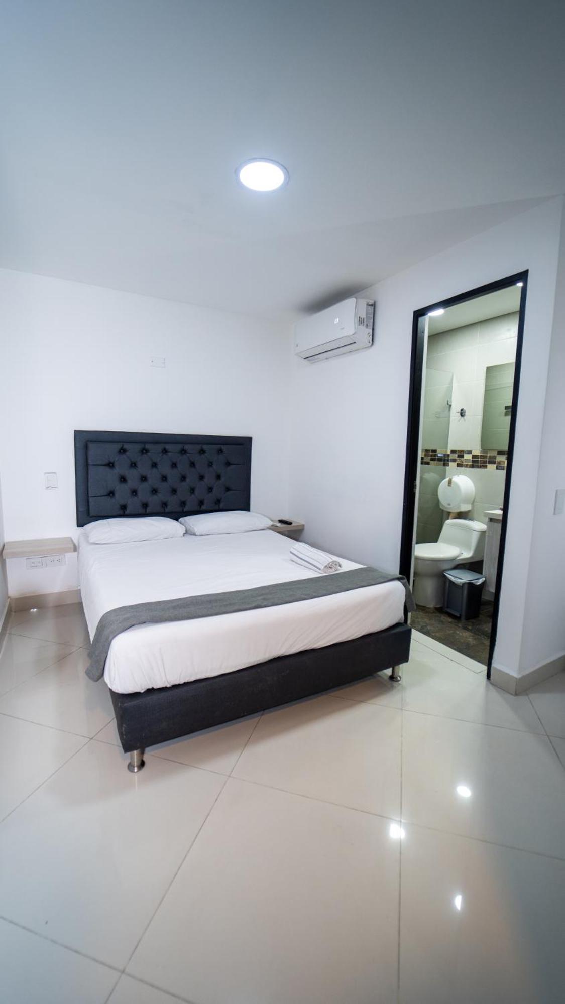 79 Hotel Μεντεγίν Εξωτερικό φωτογραφία