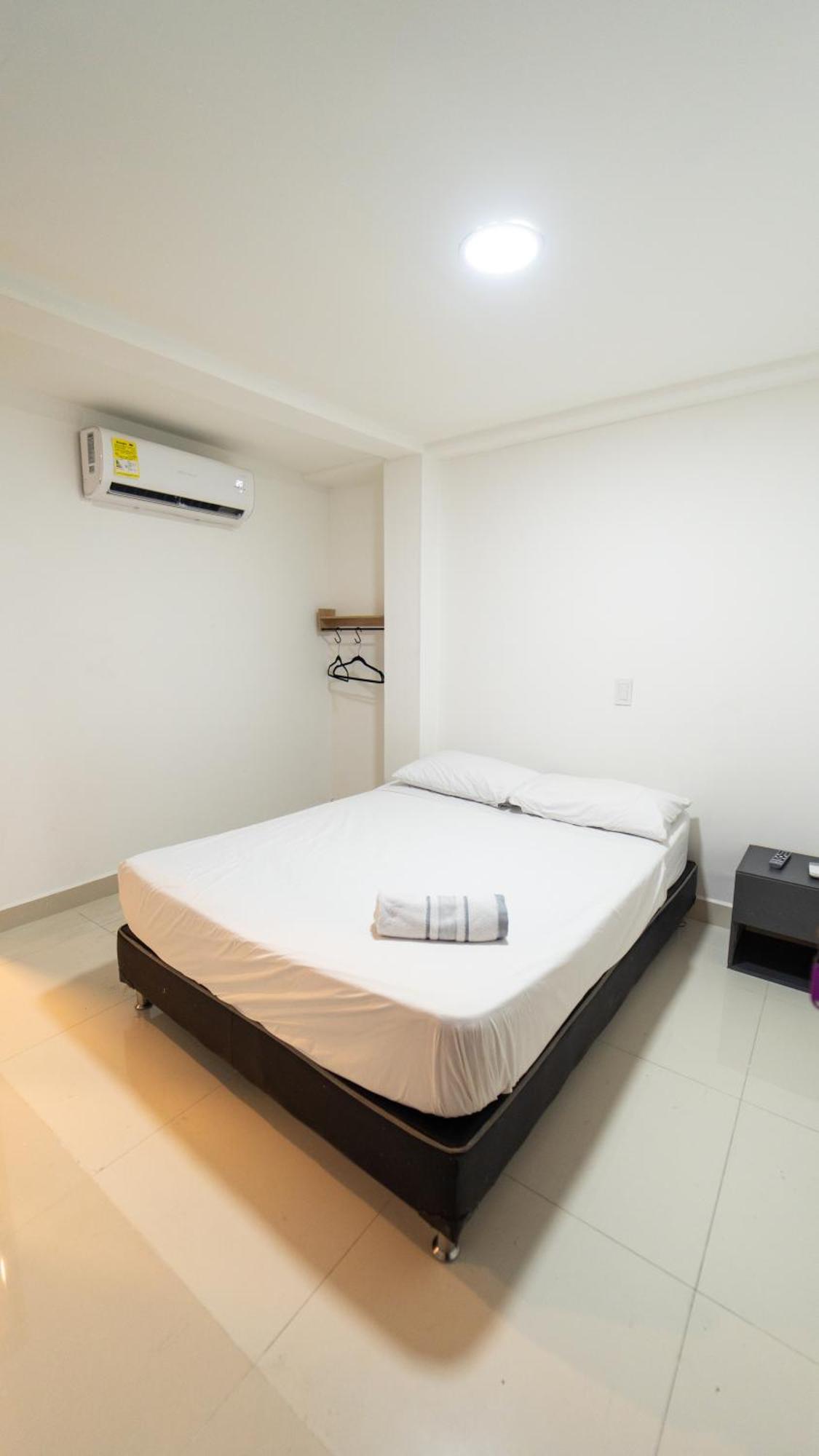 79 Hotel Μεντεγίν Εξωτερικό φωτογραφία