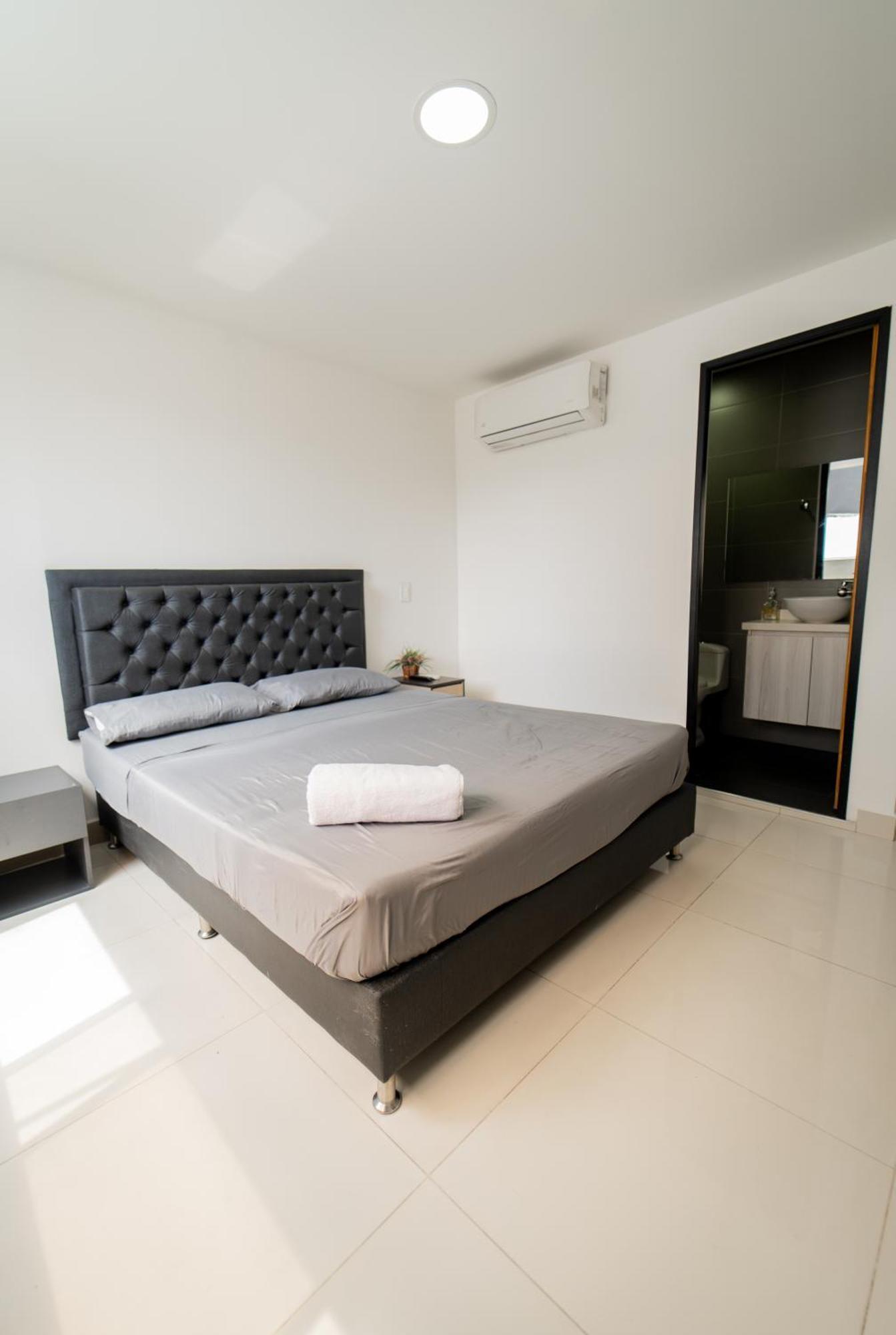 79 Hotel Μεντεγίν Εξωτερικό φωτογραφία
