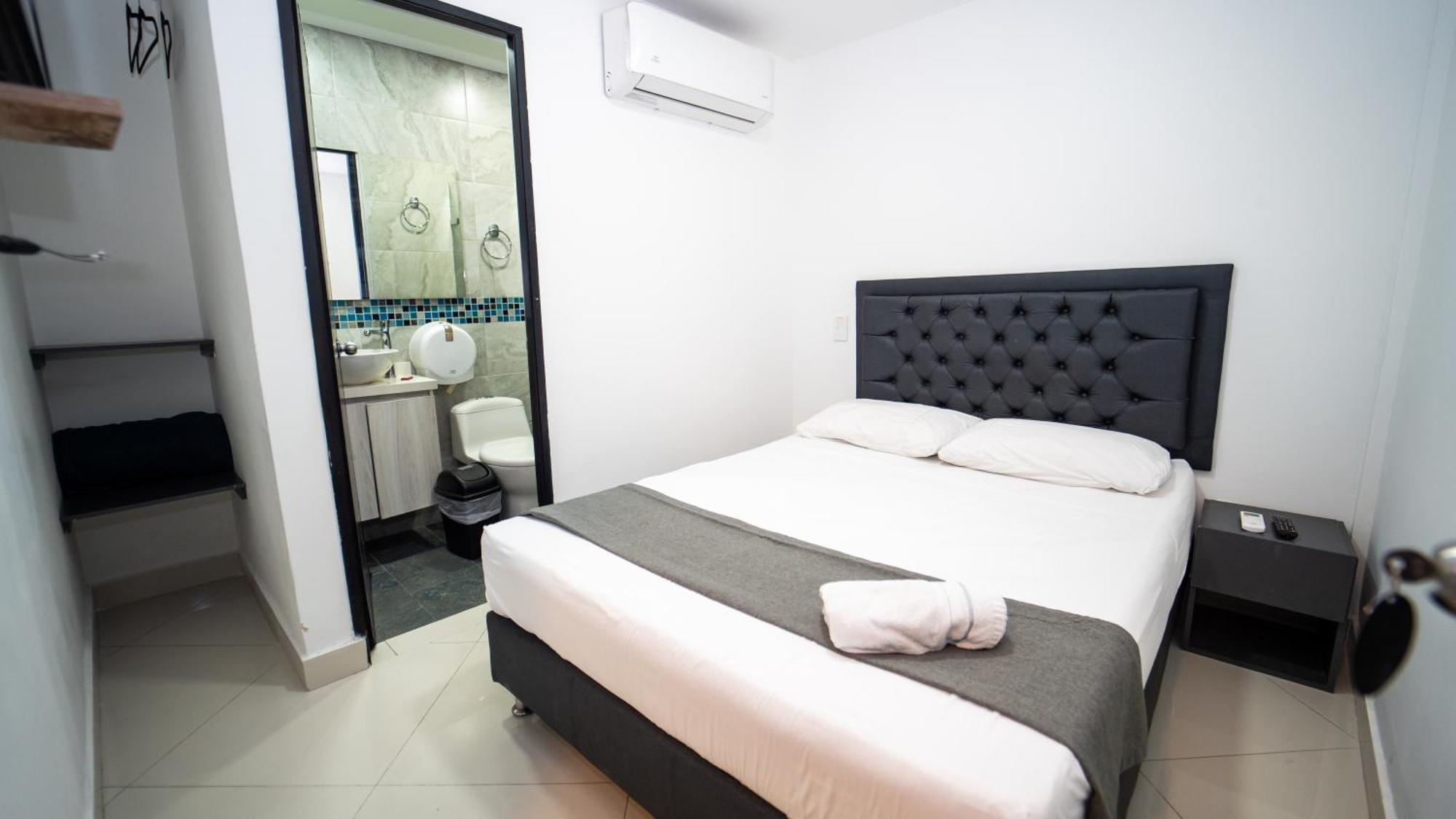 79 Hotel Μεντεγίν Εξωτερικό φωτογραφία