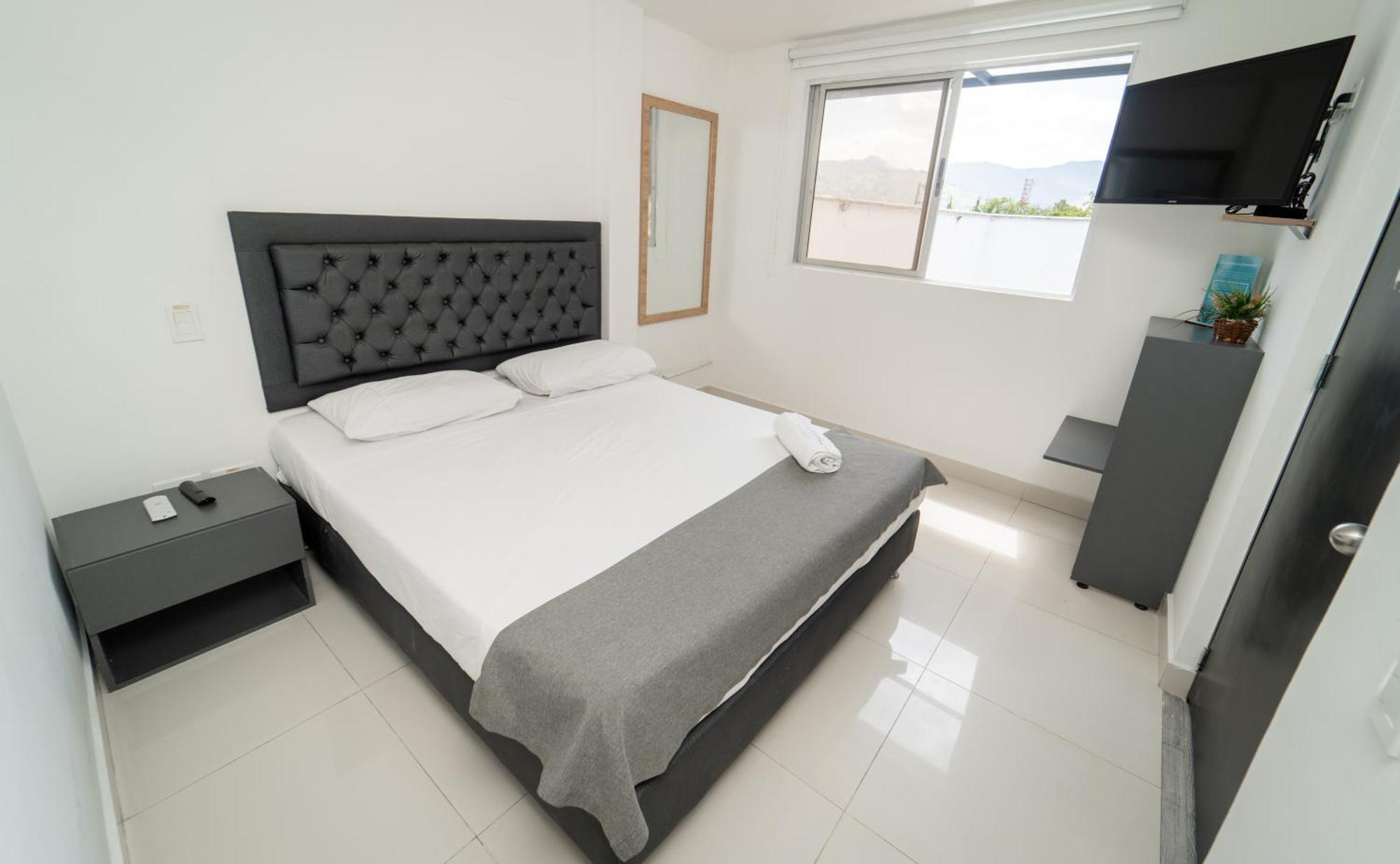 79 Hotel Μεντεγίν Εξωτερικό φωτογραφία