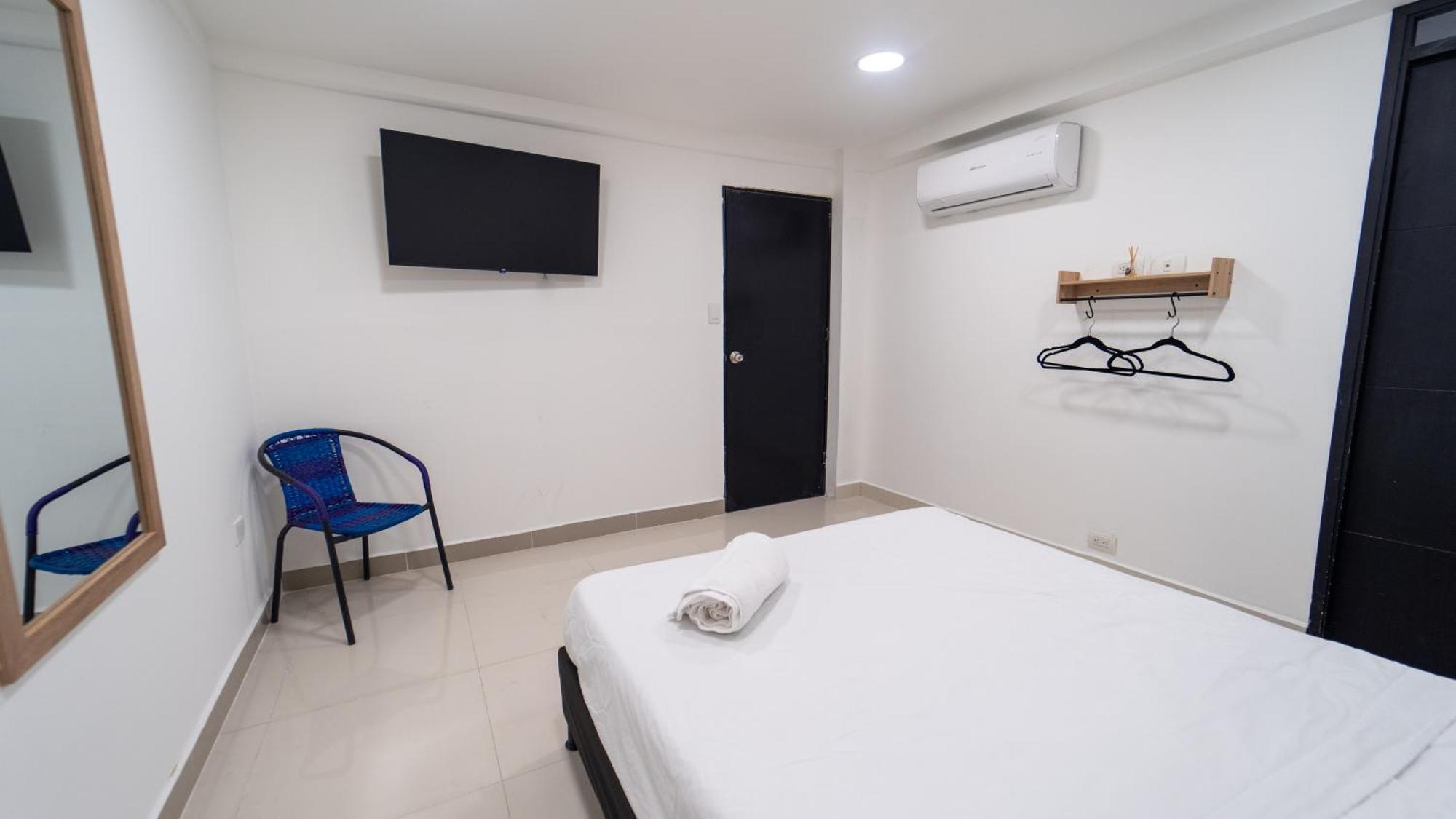 79 Hotel Μεντεγίν Εξωτερικό φωτογραφία