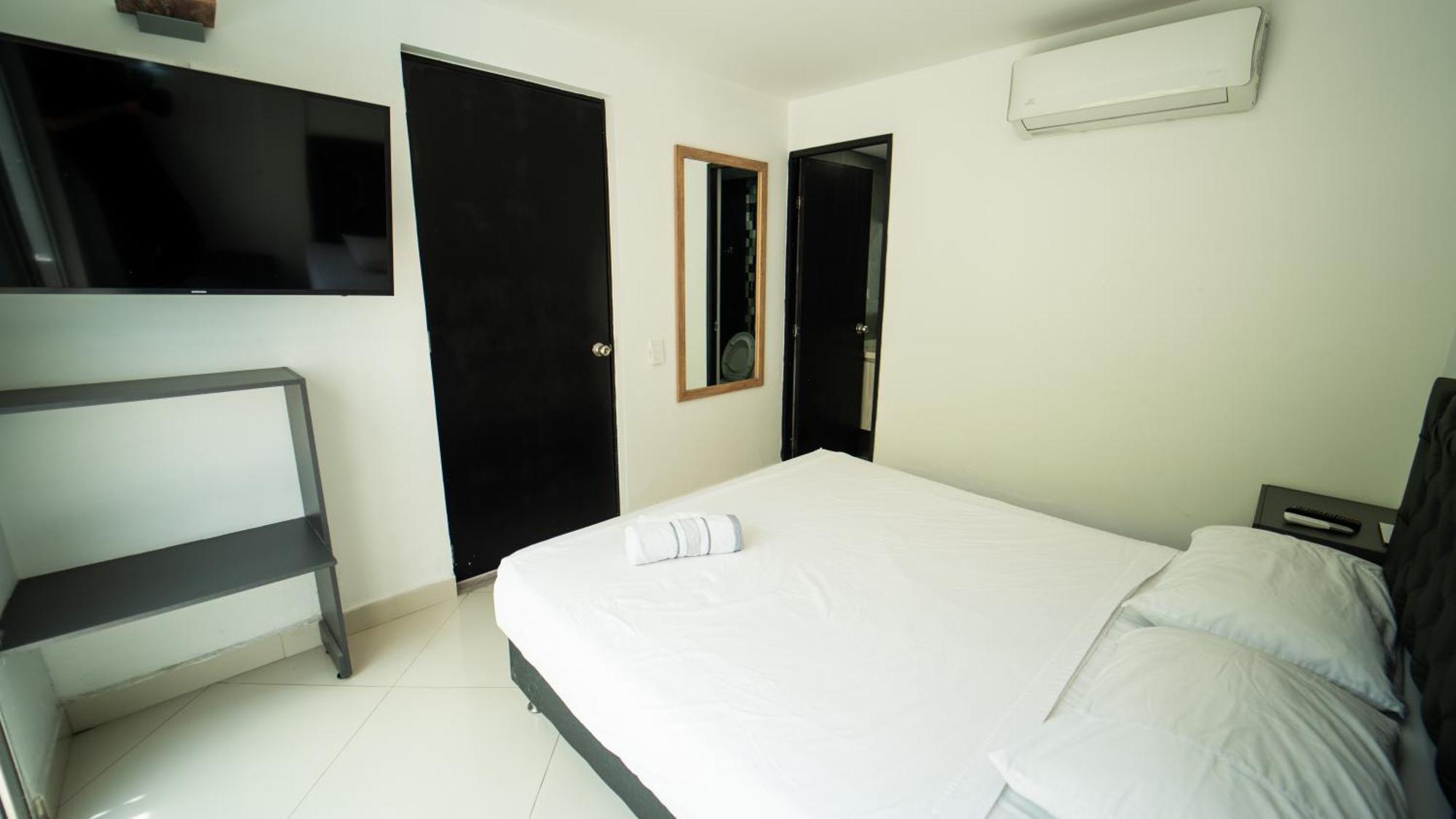 79 Hotel Μεντεγίν Εξωτερικό φωτογραφία