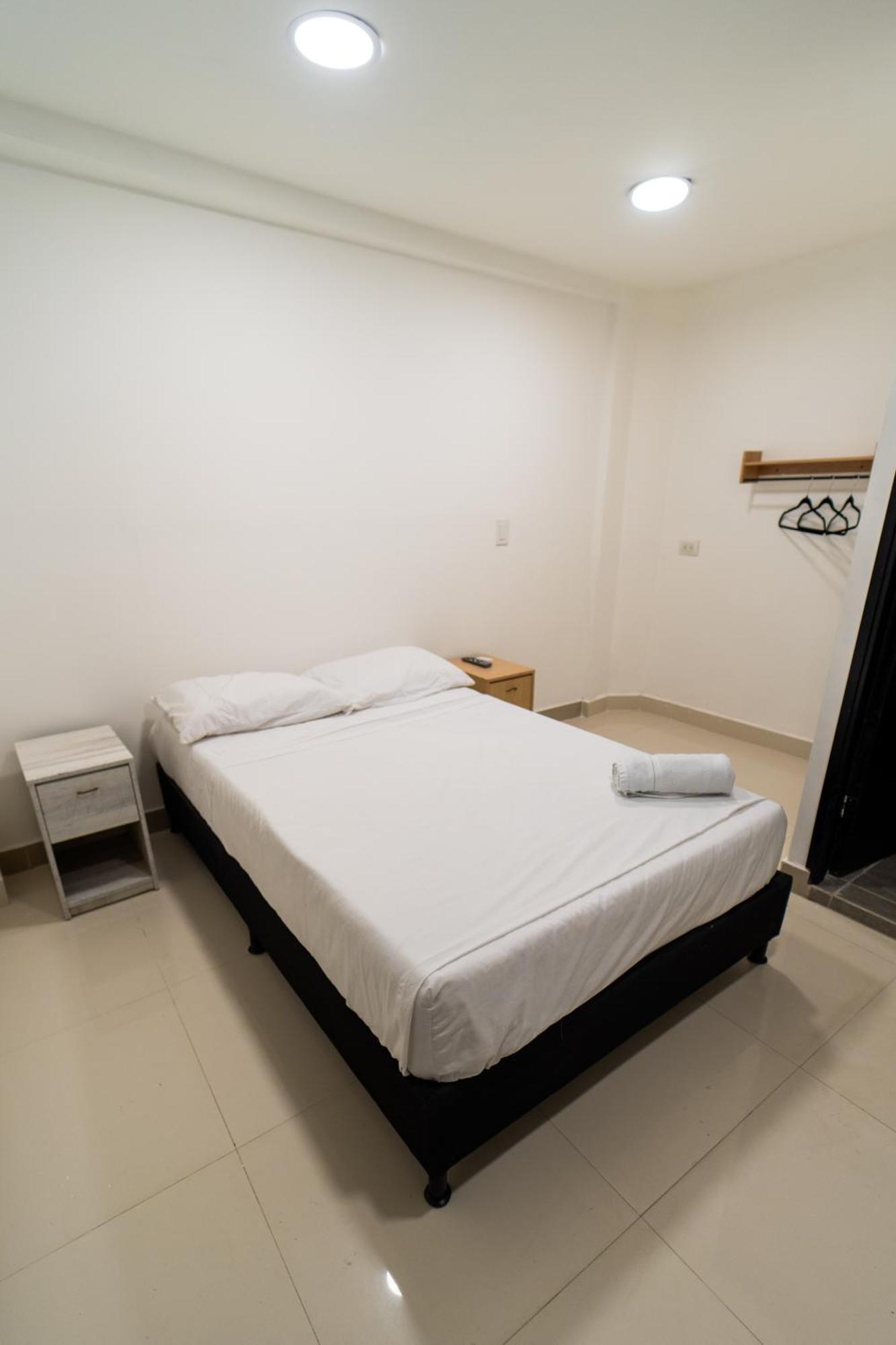 79 Hotel Μεντεγίν Εξωτερικό φωτογραφία